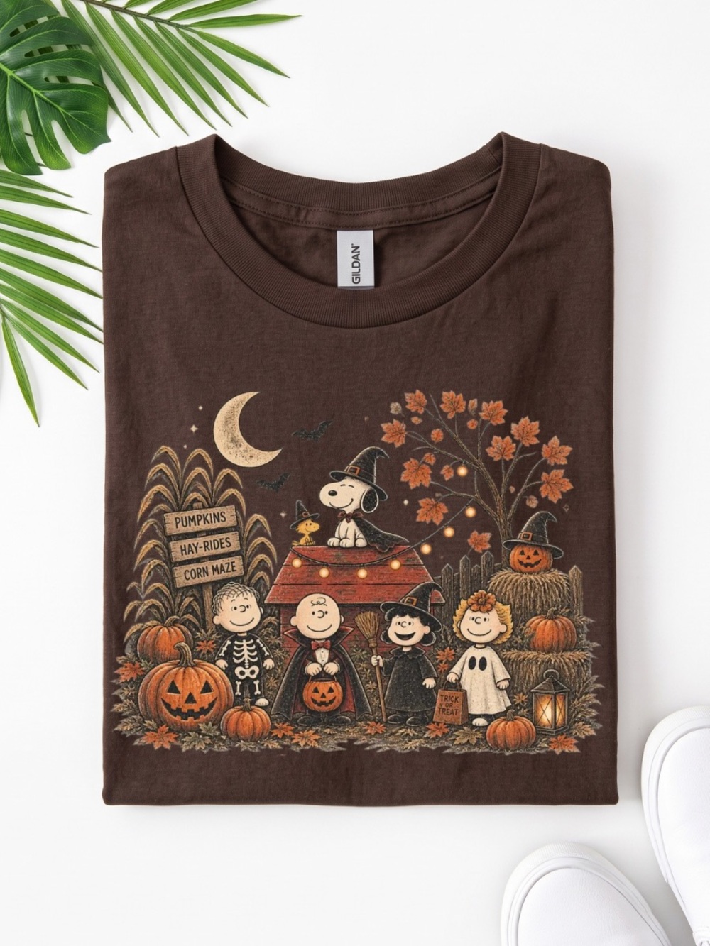 Gildan Brown Vintage Halloween Cartoon Friends Graphic Tee, Autumn Gift